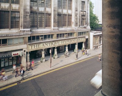 The Antique Hypermarket, Kensington High Street tekijältä English Photographer