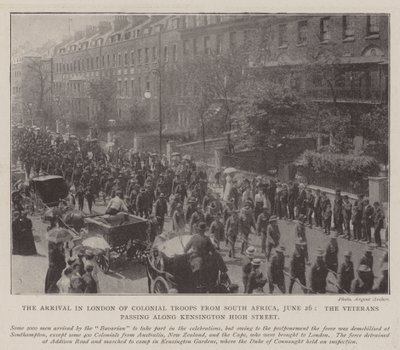 Etelä-Afrikan siirtomaajoukkojen saapuminen Lontooseen 26. kesäkuuta, veteraanit kulkevat Kensington High Streetiä pitkin tekijältä English Photographer