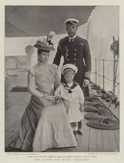Maksava HMS Crescent tekijältä English Photographer