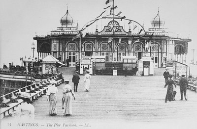 The Pier Pavilion, Hastings, noin 1890 tekijältä English Photographer