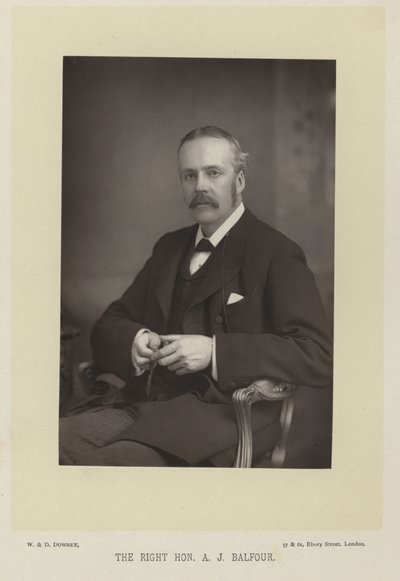 Oikea Hon. A. J. Balfour tekijältä English Photographer