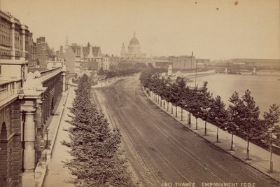 Thames Embankment, Lontoo tekijältä English Photographer