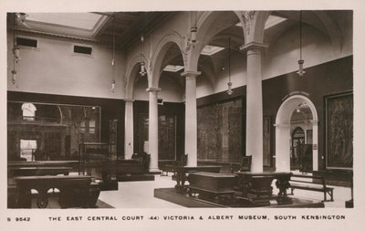 Victoria and Albert Museum, South Kensington, Lontoo tekijältä English Photographer