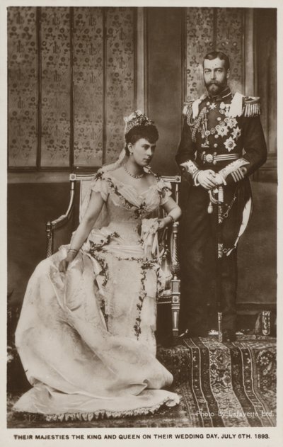 Yorkin herttuan prinssi Yrjön (myöhemmin kuningas Yrjö V) ja prinsessa Mary of Teckin (myöhemmin kuningatar Mary) häät (s/w-kuva). tekijältä English Photographer