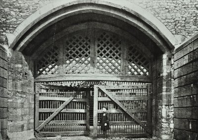 Tower of London, Tower Hill: Traitors Gate, 1890 tekijältä English Photographer
