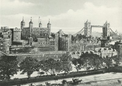 Tower of London ja Tower Bridge tekijältä English Photographer