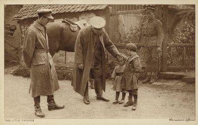 Kaksi pientä ystävää (s/w valokuva) tekijältä English Photographer