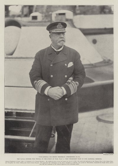Varaamiraali Sir Henry Frederick Stephenson, KCB, merivoimien upseeri, jolla olisi sodan sattuessa erittäin merkittävä rooli maanpuolustuksessamme tekijältä English Photographer