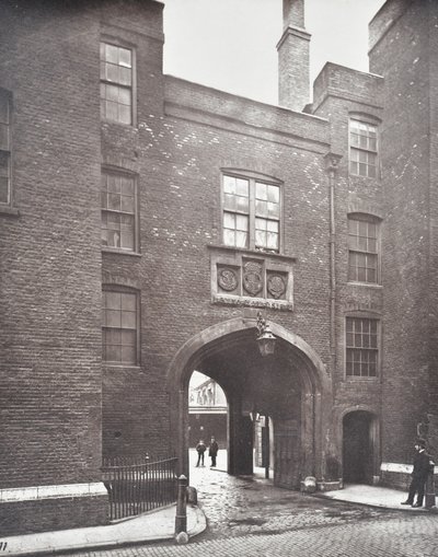 Näkymä Lincolns Inn Gatewaylle, Lontoo, 1876 tekijältä English Photographer