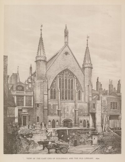 Näkymä Guildhallin itäpäästä Lontoossa ja vanhasta kirjastosta, 1870 tekijältä English Photographer