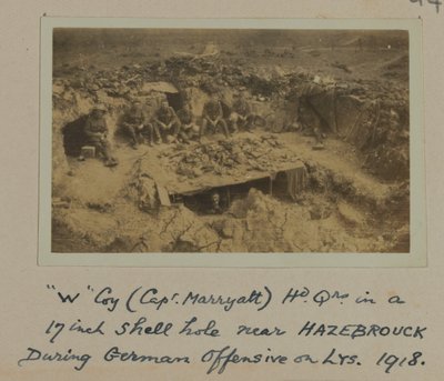 "W" Coy (kapteeni Marryatt) HD Qrs 17 tuuman kuorireiässä lähellä HAZEBROUCKia Saksan hyökkäyksen aikana LYS:llä, 1918 tekijältä English Photographer