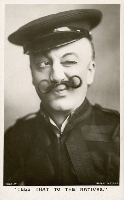 Nainen univormussa ja viikset (m/w kuva) tekijältä English Photographer