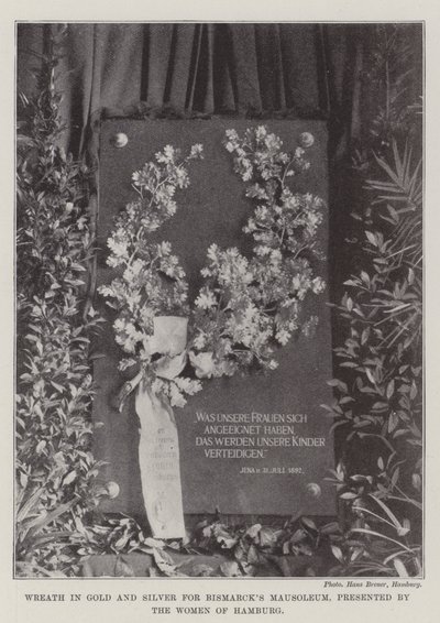 Seppele kultaa ja hopeaa Bismarcksin mausoleumille, esittäjä Women of Hamburg tekijältä English Photographer
