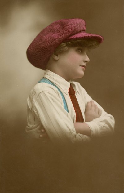 Nuori tyttö lippalakki päässä (värillinen kuva) tekijältä English Photographer