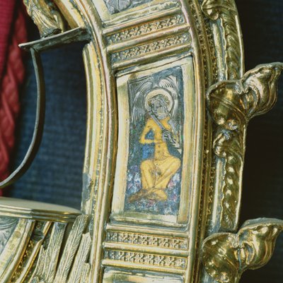 Enkeli soittaa huilua, yksityiskohta William of Wykehamin (n. 1320-1404) crozierista (hopeakullattu ja champleve emali) (katso 205100-32) tekijältä English School
