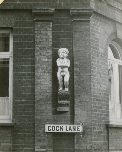Cock Lane ja lihava poika tai Golden Boy -patsas; valokuva tekijältä English School