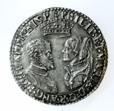 Muistoshilling espanjalaisen Philip II:n (1527-98) ja Englannin Maria I:n (1516-58) avioliitosta 1554 (hopea) tekijältä English School