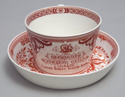 Muisto-teekuppi ja lautanen lukeminen A Memento of Preston Guild 1882, Minton, Englanti, n. 1882 (keramiikka) tekijältä English School
