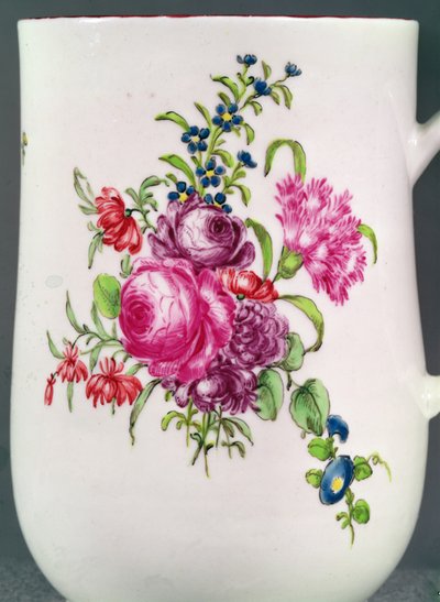 Yksityiskohta Longton Hall Trembly Rose -mukin koristeesta, n. 1755 (posliini) tekijältä English School