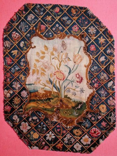 Brodeeraus tuliverkosta tai tuolin selkänojasta, 1700-luvun puoliväli (villaa ja silkkiä pellavalle) tekijältä English School