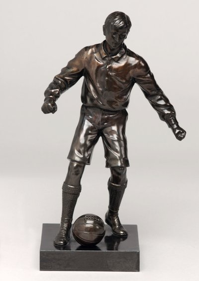 Jalkapalloilija, osa kellosarjaa (maalattu spelter) (katso myös 315475-315477) tekijältä English School
