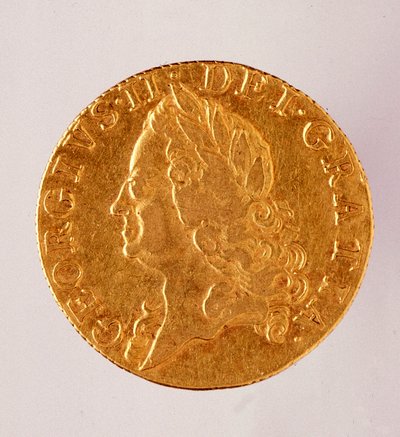 Kultainen englanti Guinea (guinee), kuningas Yrjö II:n hallituskausi (1714-1760) 18. vuosisata. Halkaisija 2,5 cm Napoli, Museo Archeologico. tekijältä English School