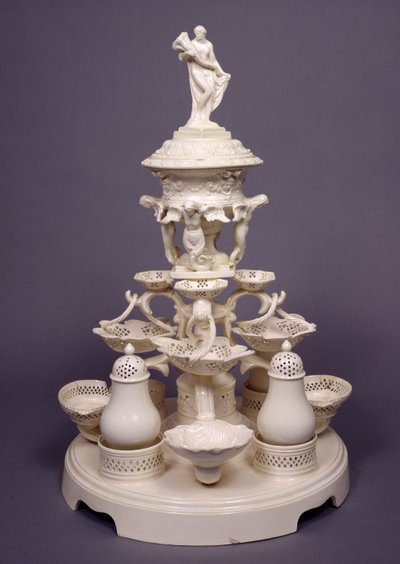 Grand Plat de Menage tai pöydän keskiosa, Leeds Pottery, n. 1780 (kermaastiat) tekijältä English School