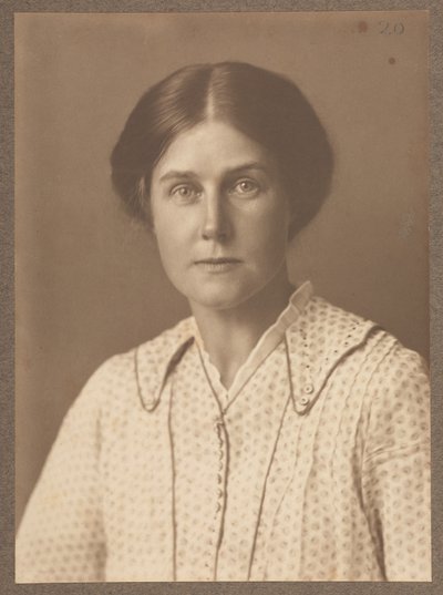 Harriet Weaver, lokakuu 1916 (seepiakuva) tekijältä English School