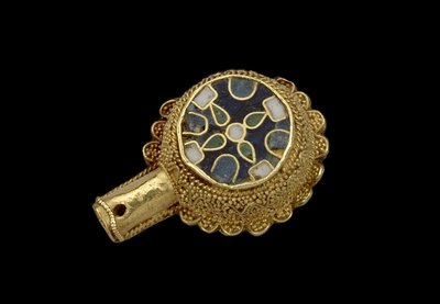Minster Lovell Jewel, luultavasti 1600-luvulta (emali ja kultakloisonne) tekijältä English School