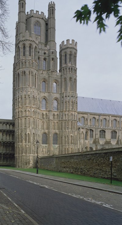Octagon Tower, etelästä, rakennettu 1322 tekijältä English School