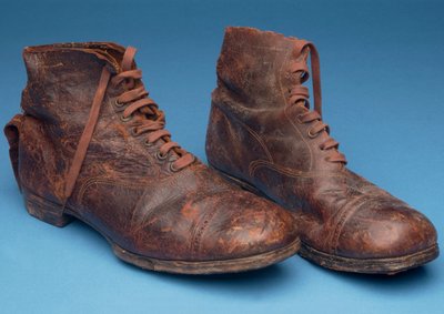 Ruskeat saappaat, 1800-luvun loppu (nahkaa) tekijältä English School