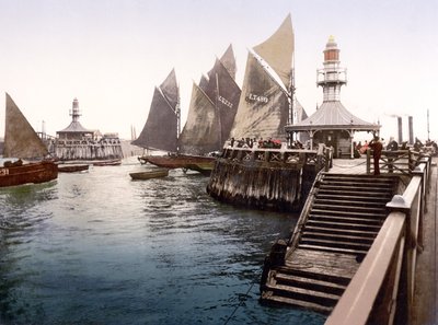 Pier Head II, Lowestoft (käsinvärinen valokuva) tekijältä English School