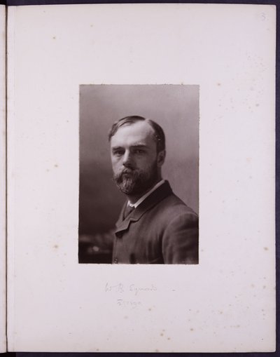 Muotokuva WR Symondsista, noin 1900 (s/w valokuva). tekijältä English School
