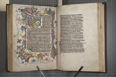 Psalteri ja Sarumin käyttökalenteri, Fol 72 verso fol 73 recto, n. 1425-75 (mustetta, maalia ja kultaa velumilla) tekijältä English School