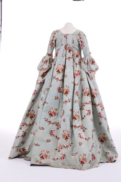 Takakuva säkkiselkämekosta, 1760-luku (brokaadittu silkki) tekijältä English School