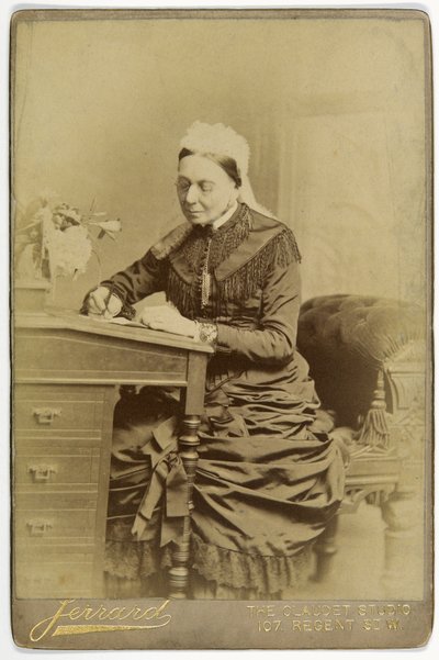 Sarah Elizabeth Wardroper tekijältä English School