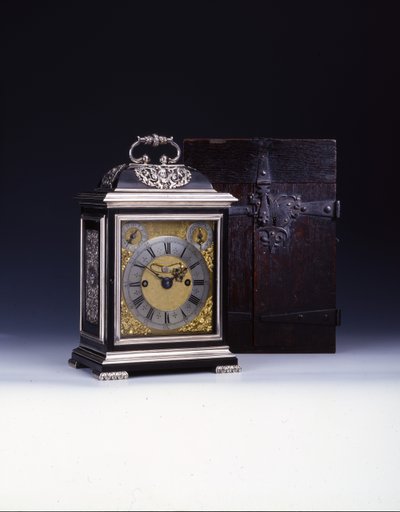 The Barnard Tompion, Tompion ja Banger, Lontoo, nro 460, iskevä kannatinkello, n. 1708 (eebenpuu ja hopea) (katso myös 745882-88) tekijältä English School