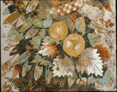 Festoon naamareita, lehtiä ja hedelmiä tekijältä Erich Lessing