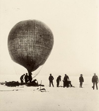 Näkymä lehmänsuoli-ilmapallosta, jota täytetään vedyllä jäällä. Sir Ernest Henry Shackletonin albumista National Antarctic Expedition (1901-1903). tekijältä Ernest Henry Shackleton