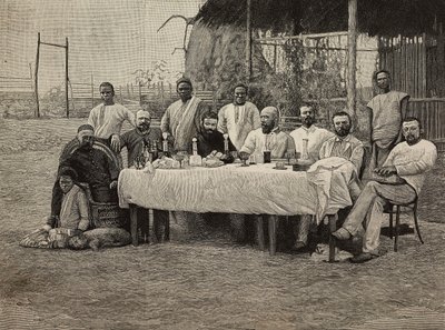 Orjuudenvastaisen seuran juhlatilaisuus Italian konsulaatissa Bomassa, Kongon demokraattisessa tasavallassa, Ernesto Mancastropan kaiverrus Giuseppe Coronan valokuvasta, L