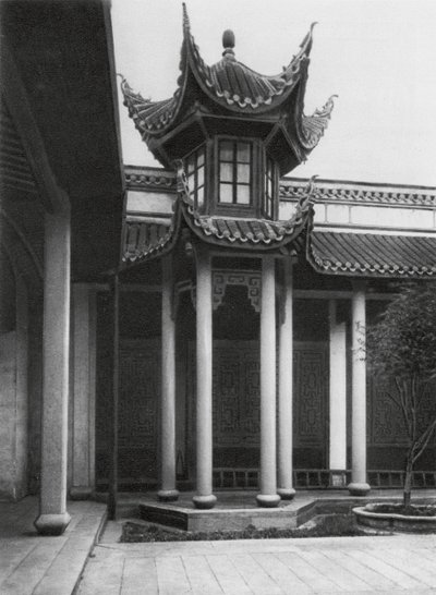 Changshafu, Chen kia tze tang, Hunan, Chen-suvun esi-isien temppeli, pääpihan kellotorni (s/w kuva) tekijältä Ernst Boerschmann