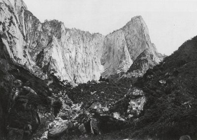 Hua shan, Shensi, viiden huipun vuoren sylinteri, keskimmäinen ja läntinen huippu (s/w-kuva). tekijältä Ernst Boerschmann
