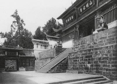 Kuanhien, Ori Lang miao, Szechuan, Toinen etukenttä (s/w-kuva) tekijältä Ernst Boerschmann