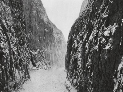 Pingyangfu, Shansi, Loessin louhikko (s/w kuva) tekijältä Ernst Boerschmann