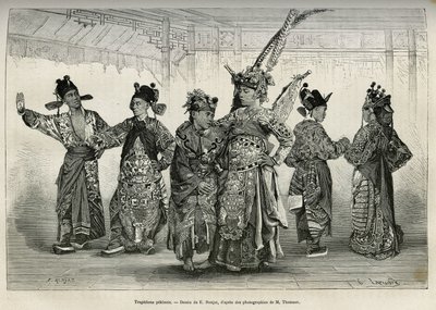 Pekinilaisen teatterin tragediat, jotka ovat erikoistuneet historiallisiin ja mytologisiin näytelmiin. Kaiverrus E.Ronjatin piirustuksen jälkeen havainnollistaa matkaa Pekiniin ja Pohjois-Kiinaan, T.Choutze, vuonna 1873, julkaistu "" Le tour du monde""" 18 tekijältä Etienne Antoine Eugene Ronjat