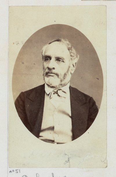 Delescluze Louis Charles (1809-1871). Toimittaja, joka sai vallankumouksellisten demokraattisten ja yhteiskunnallisten ajatustensa (1830) vuoksi useita tuomioita (sakkoja) ja joutui vankeuteen (Cayenne). Valittiin kommuunin neuvostoon, komitean jäsen... tekijältä Etienne Carjat