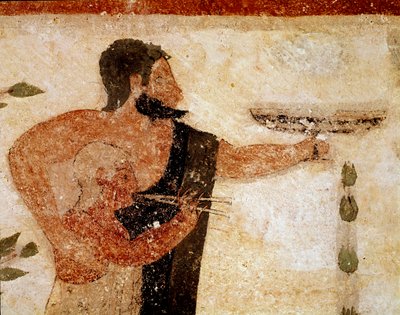 Parrakas mies esittelee kuppia, hänen lähellään muusikko (Freskon yksityiskohta, 530 eKr.) tekijältä Etruscan