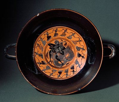 Antiikkietruski: terrakottakuppi, joka edustaa taistelua Herculesin ja merihirviön Tritonin välillä. Tarquiniasta. 550 eaa. Tarquinia, Museo Archeologico tekijältä Etruscan