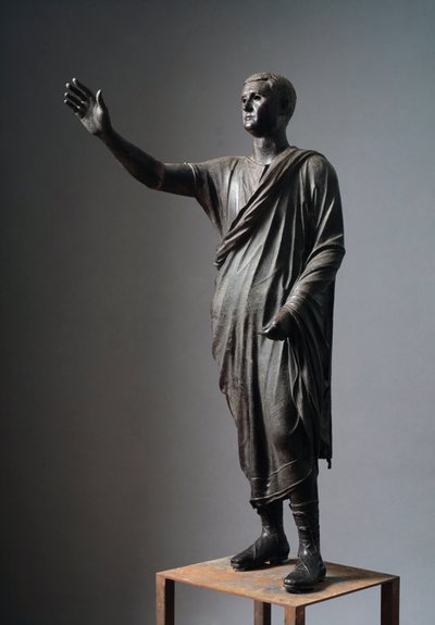 Aule Metele (Puhuja), roomalainen puhuja - Etruskien pronssiveistos, korkeus: 179 cm, n. 90-70 eKr., Pilasta, Italiasta - Etruskin sivilisaatio: "" Perugian maistraatti Aulus Metellus sanoo Puhuja tai Arringatore"" ”Pronssinen veistos tekijältä Etruscan