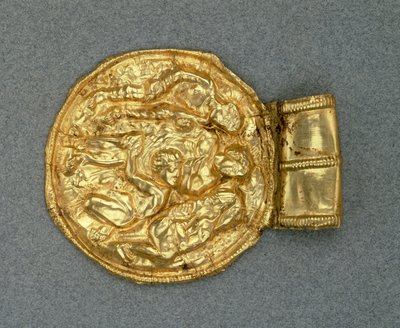 Kohokuvioitu bulla riipus. Etruskien sivilisaatio, 4. vuosisadalla eKr. tekijältä Etruscan
